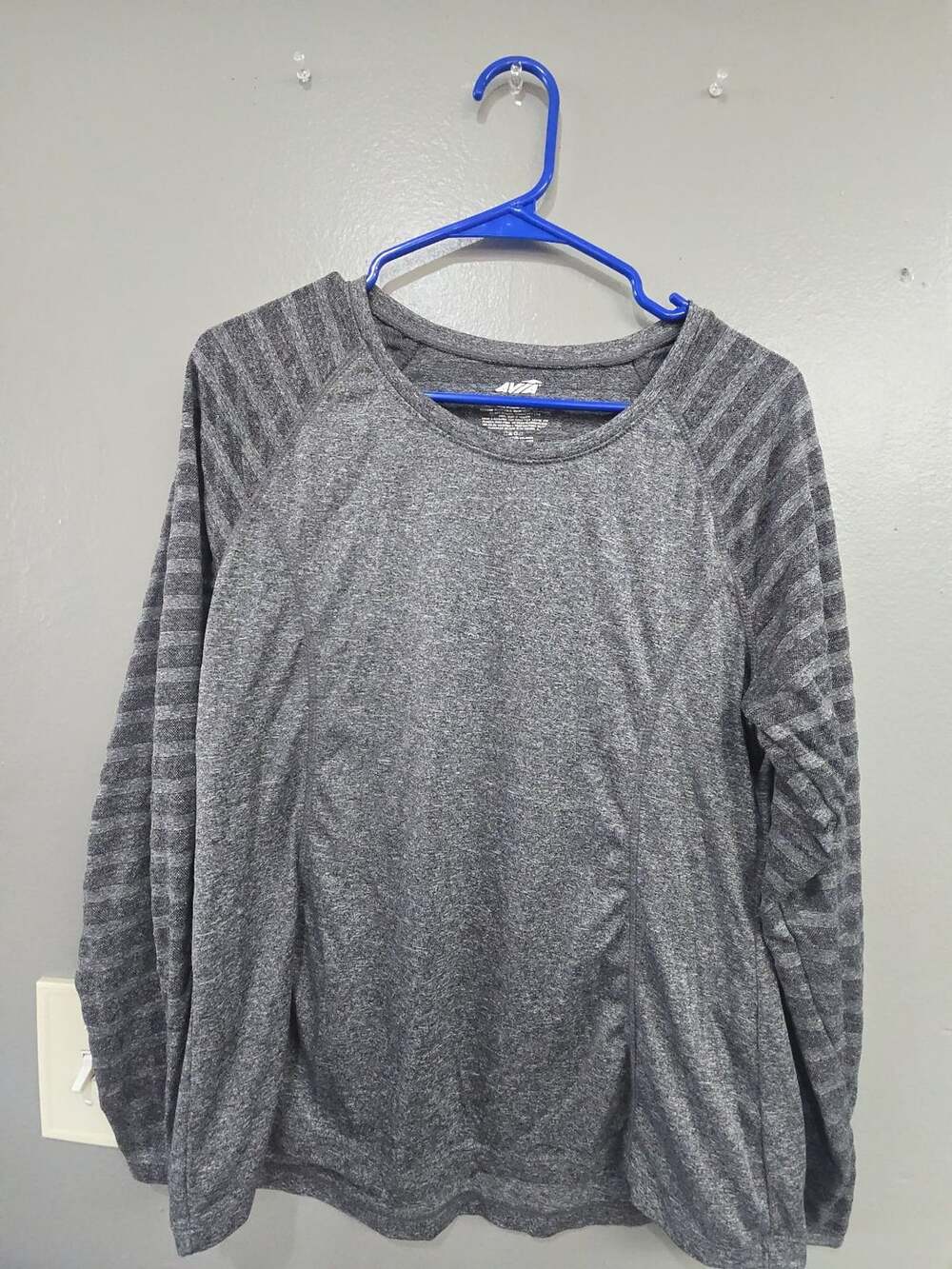 Avia Long Sleeve Shirt Size L (12-14) Gray Striped Athletic Top